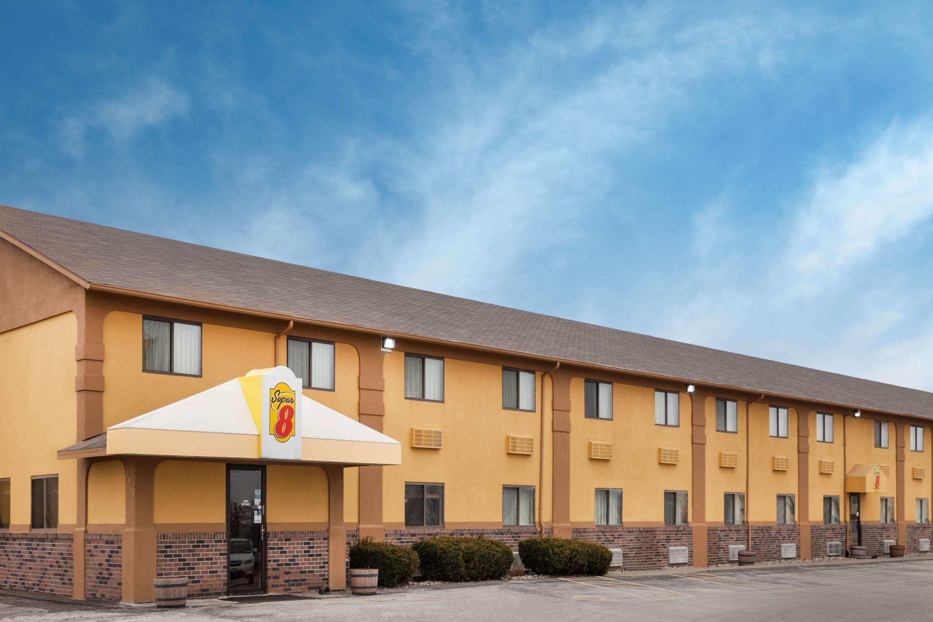Hotel Super 8 By Wyndham Muscatine Zewnętrze zdjęcie